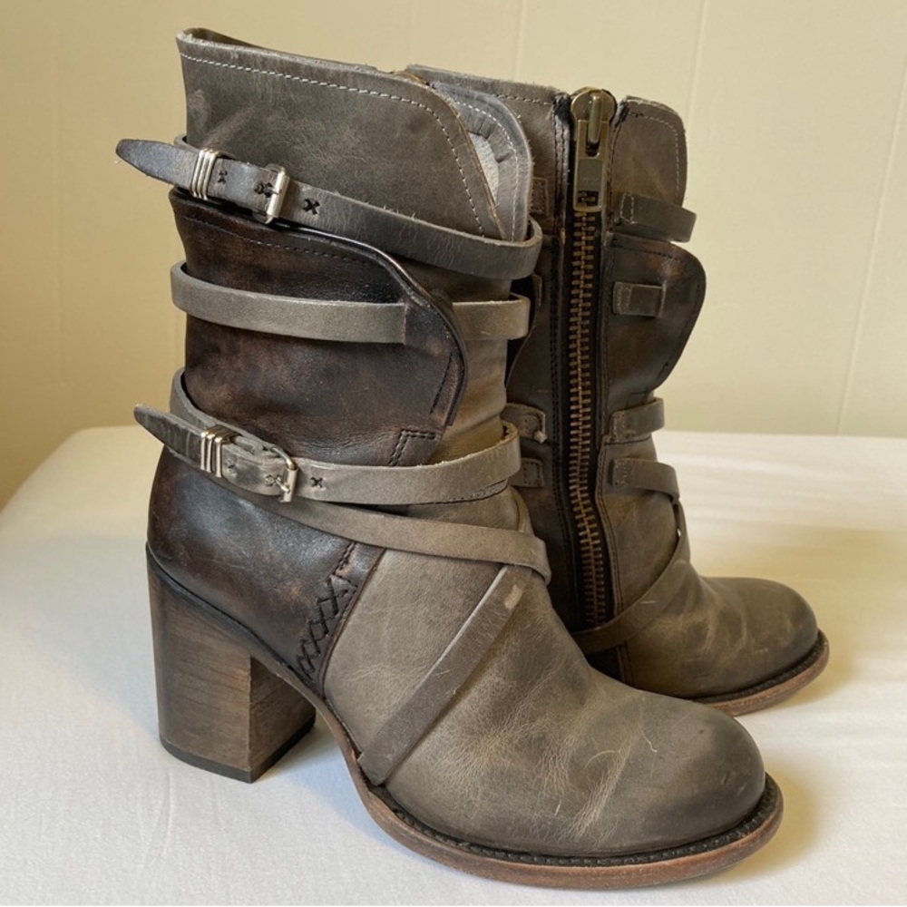 Freebird Baker Boots, size 8. Color: Stone.